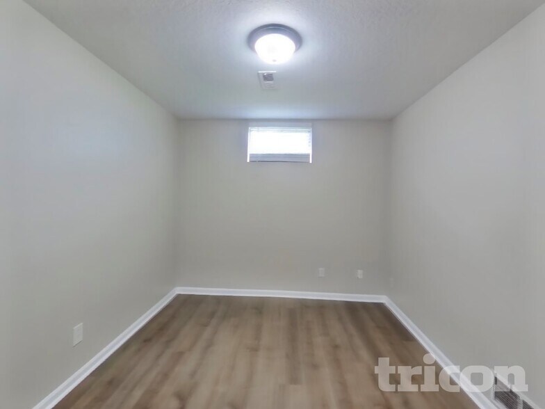 Building Photo - 1716 Lynn Cir