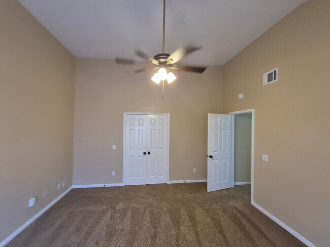 Building Photo - 5907 Deer Lake Dr