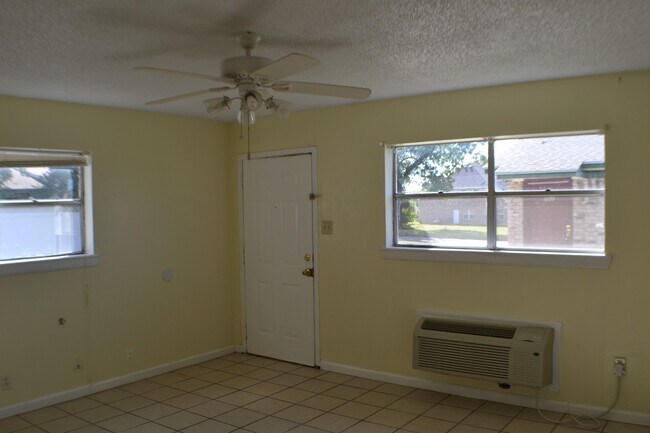 Building Photo - 706 Frisco Rd