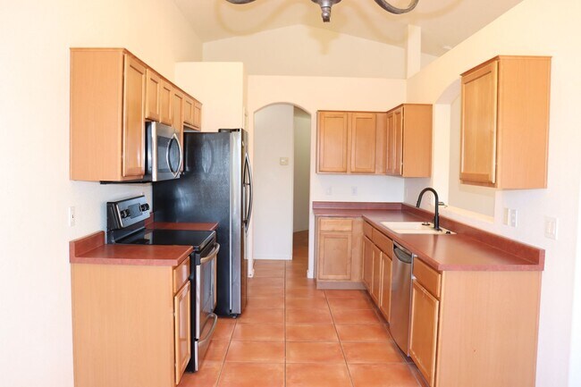 Building Photo - East Side 3 Bed 2 Bath Energy Efficient Pulte Home