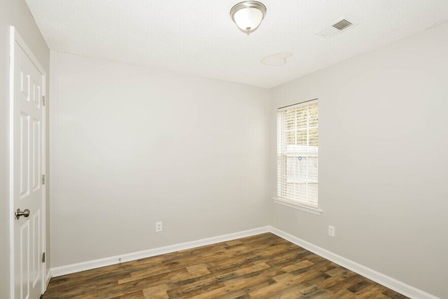 Building Photo - 5981 Wagon Hill Rd W