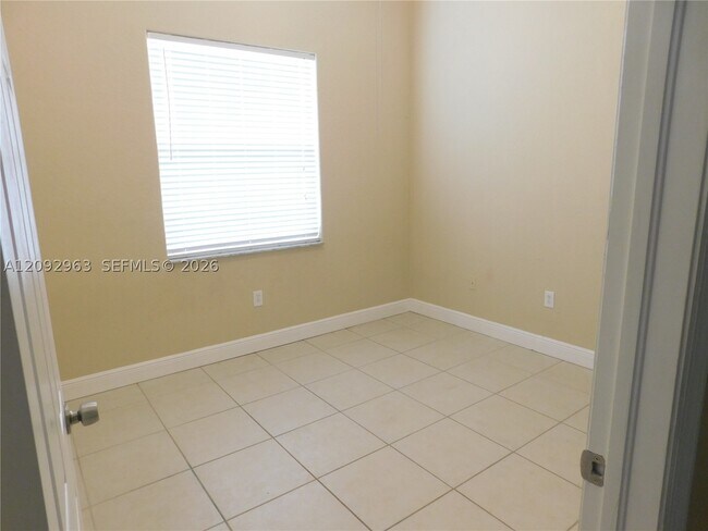 Building Photo - 21800 SW 184th Ave