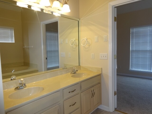 Building Photo - 5552 Craftwood Dr