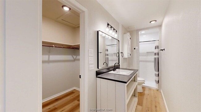Building Photo - 1112 Airline Dr
