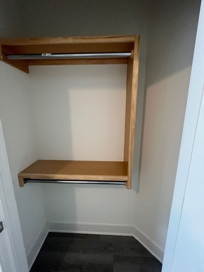 Building Photo - Beautiful 3-Bedroom Family Home for Rent in Fox Run!