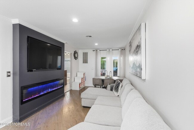 Building Photo - 19 Horseshoe Ct