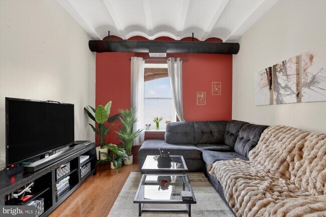 Building Photo - 825 N 29th St