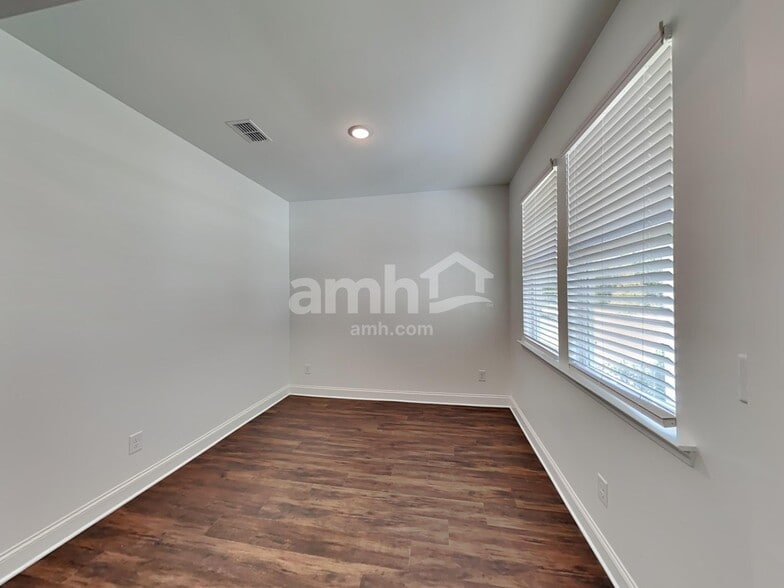 Building Photo - 189 Spruce Cir