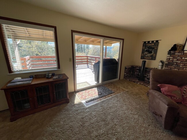 Building Photo - 43126 E Sugar Pine Dr