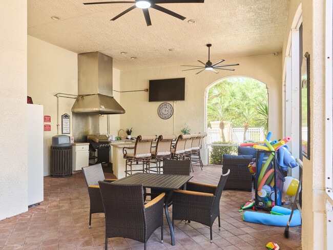 Building Photo - 9112 Myrtlewood Cir W