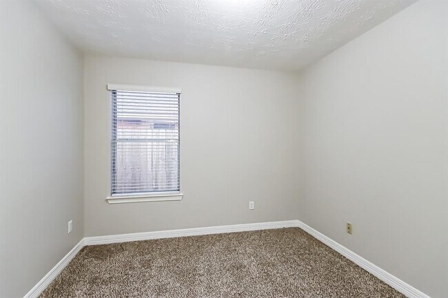 Building Photo - 15114 Diamond Way