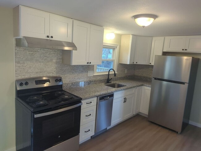 Building Photo - ***Please Respond Directly to the Online Listing, Calls May Not Be Returned***