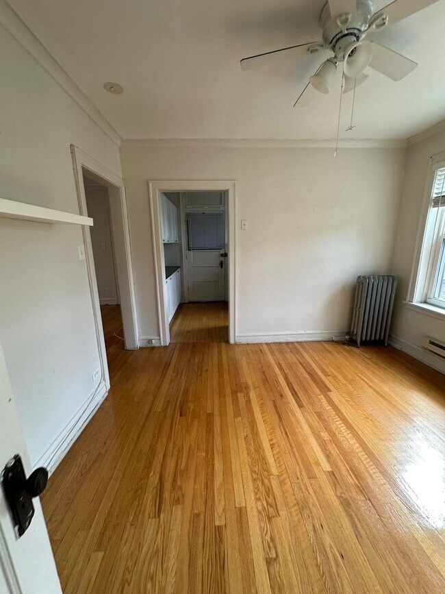 Building Photo - 4218 N Clark St