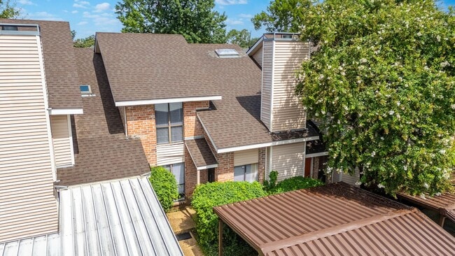 Building Photo - Cute 3BR/2.5BA Townhome in Baton Rouge – P...