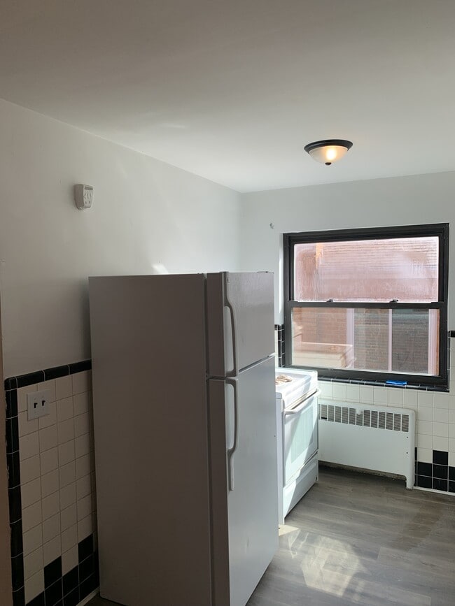 Building Photo - 3069 Glenmore Ave