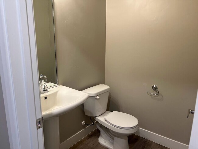 Building Photo - 2086 325 W