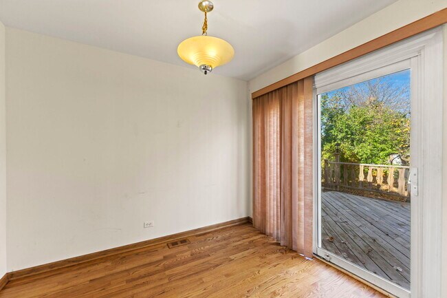 Building Photo - 62 E Fox Hill Dr