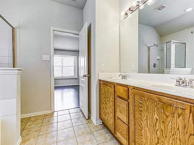 Building Photo - 2761 Cascade Cove Dr