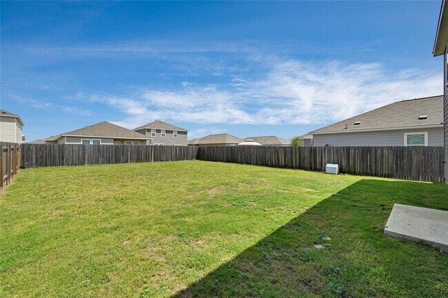 Building Photo - 268 Wren Ln