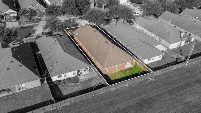 Building Photo - Beautiful one-story home in desirable Imperial Oaks Park, backing to a peaceful greenbelt with no...