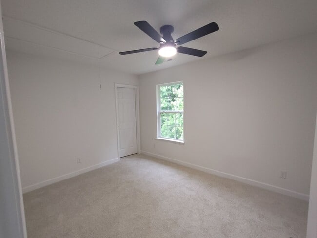 Building Photo - Beautiful cul-de-sac home - Lots of Upgrades