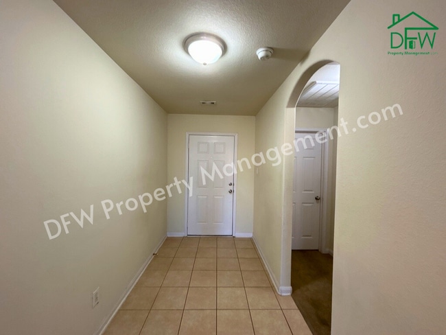 Building Photo - 10009 Iron Ridge Dr