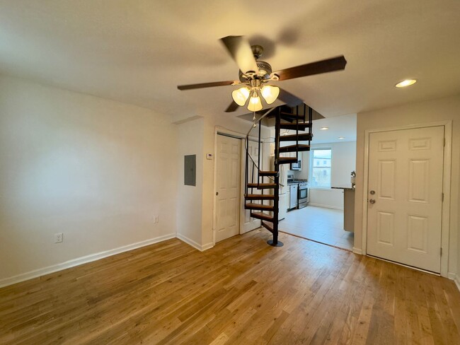 Building Photo - Apartment in Upper Fells Point!