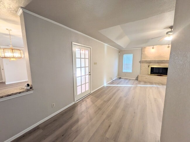 Building Photo - 6618 Cloverbend St