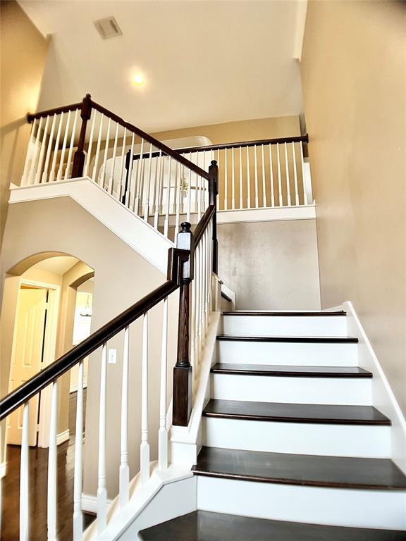Building Photo - 8431 Big Bend Dr
