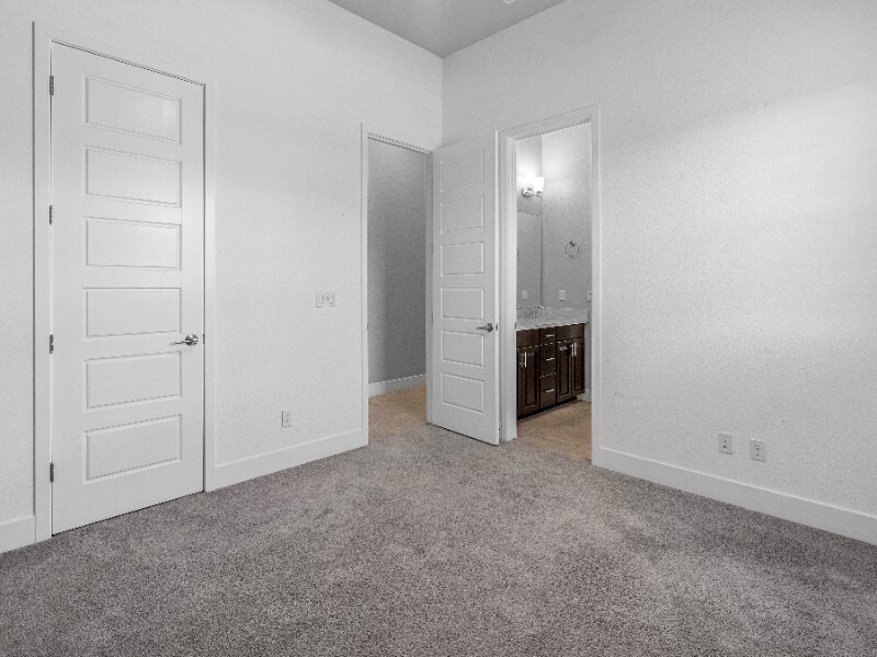 Building Photo - 325 Eagle Creek Ct