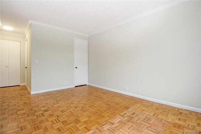 Building Photo - 35 N Chatsworth Ave