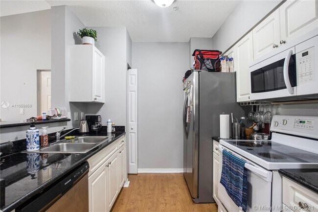 Building Photo - 6831 SW 44th St