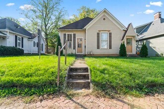 Building Photo - Charming 1 Bedroom near Noblesville High School and Downtown.