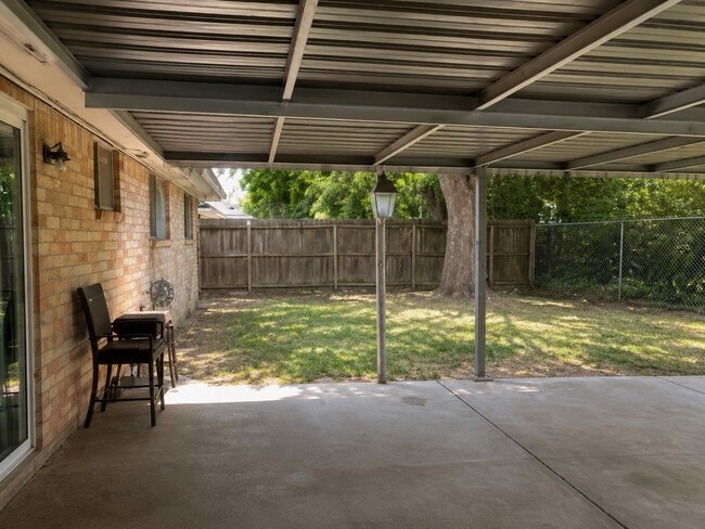 Building Photo - 7607 Salge Dr