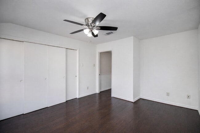 Building Photo - 7902 Grove Ridge Dr