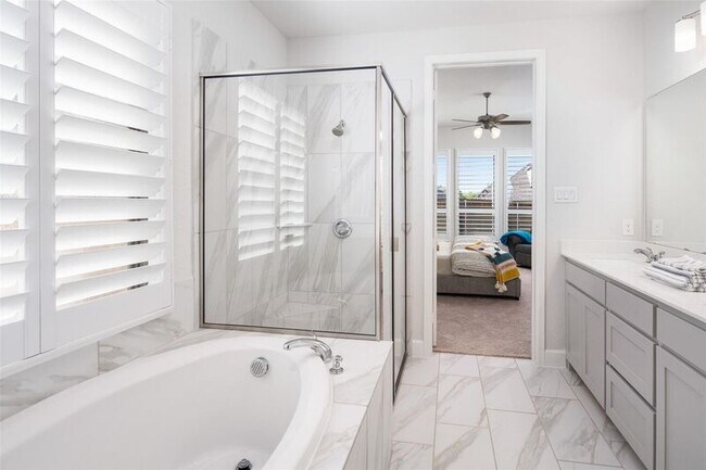 Building Photo - 9600 Acorn Ln