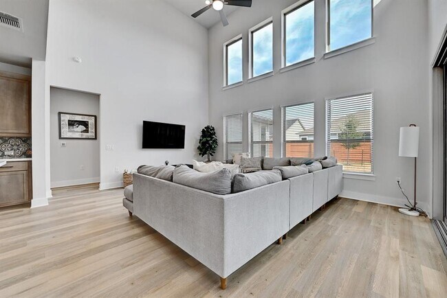 Building Photo - 8509 Silverthorne St