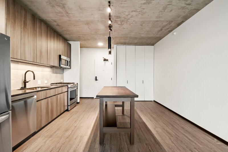 Building Photo - 1450 W Randolph St