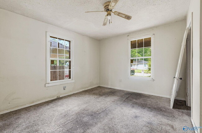 Building Photo - Single Family Home For Rent