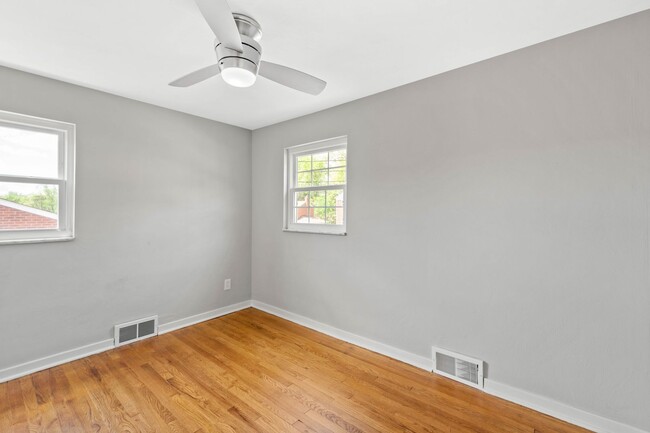 Building Photo - AVAILABLE JUNE 1ST!! STUNNING 3 BEDROOM IN...