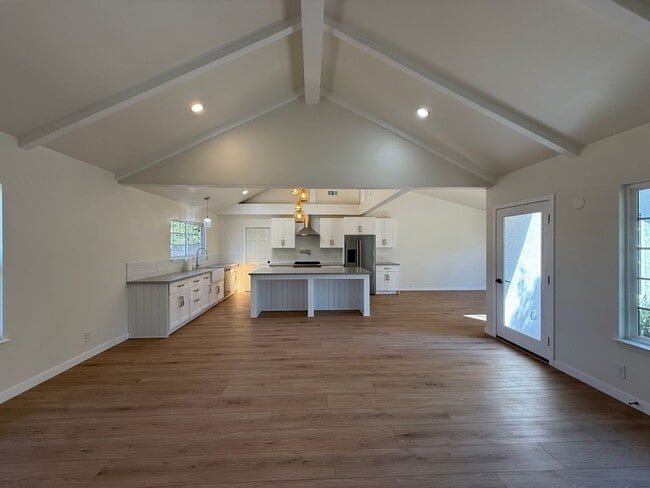 Building Photo - Beautifully Updated Single Story Custom Ho...