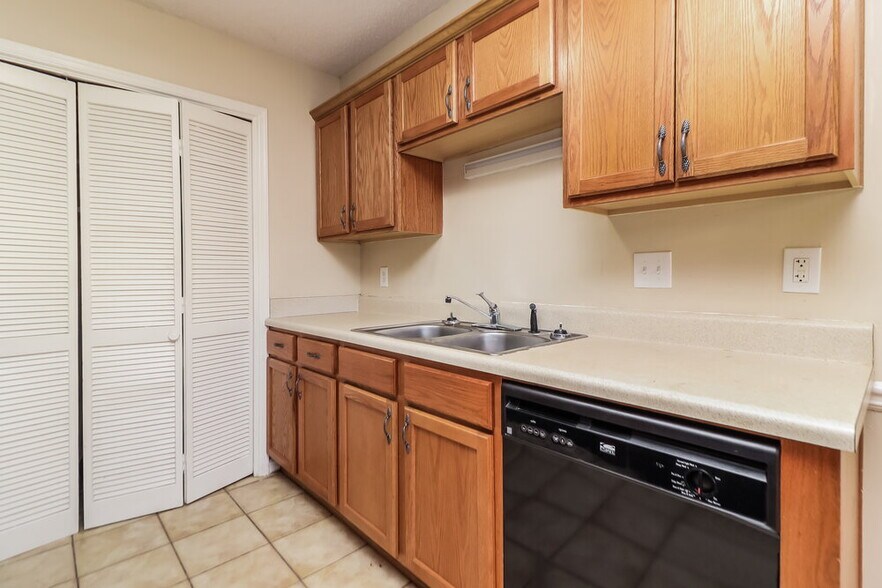 Building Photo - 796 Indian Lake Dr