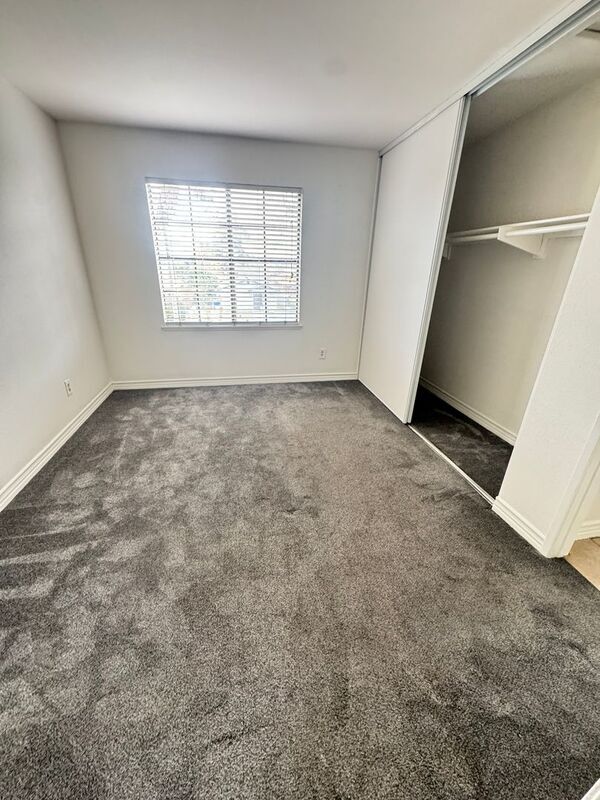 Building Photo - 8784 Pine Crest Pl