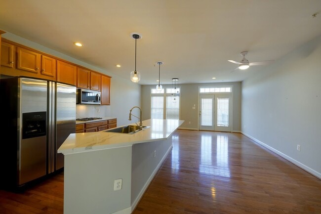 Building Photo - Luxury Living in the Villages of Urbana