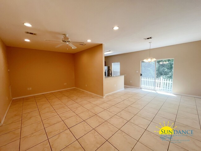 Building Photo - Ideally situated Niceville Townhome, Call ...