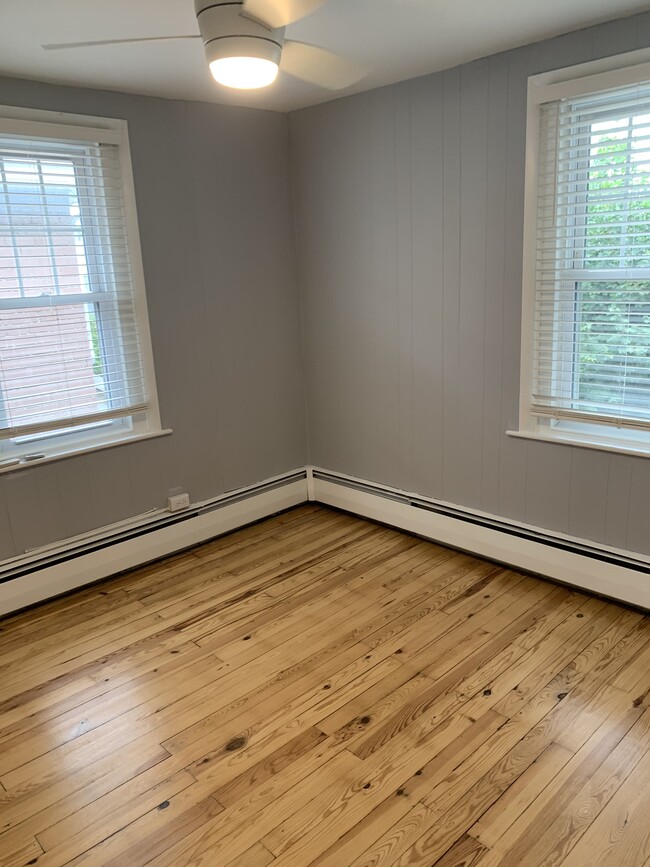 Building Photo - 223 N Hellertown Ave