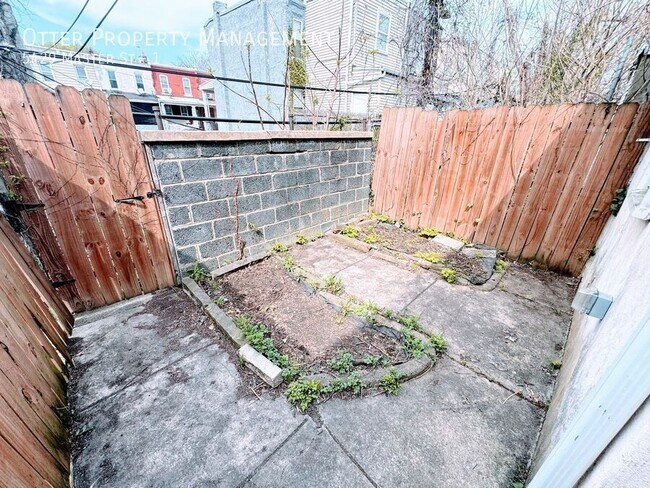 Building Photo - 5429 Master St