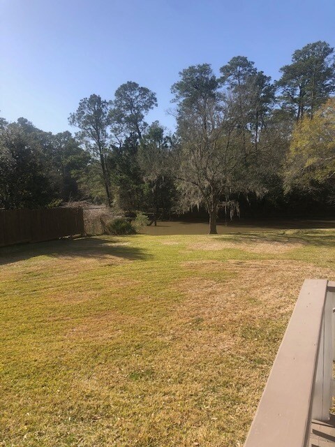 Building Photo - 3310 Oak Dr