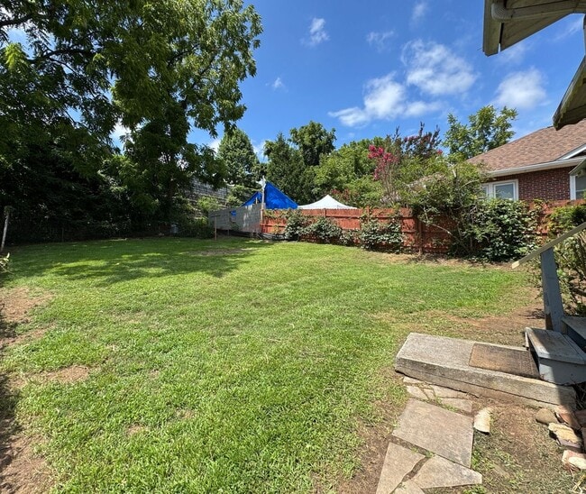 Building Photo - West AVL - Two Bedroom Bungalow Just off H...