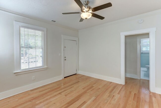 Building Photo - Renovated Three Bedroom, Two Bathroom Sing...